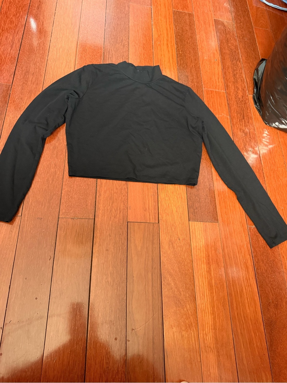 Zara Black Long-Sleeve Crop Top